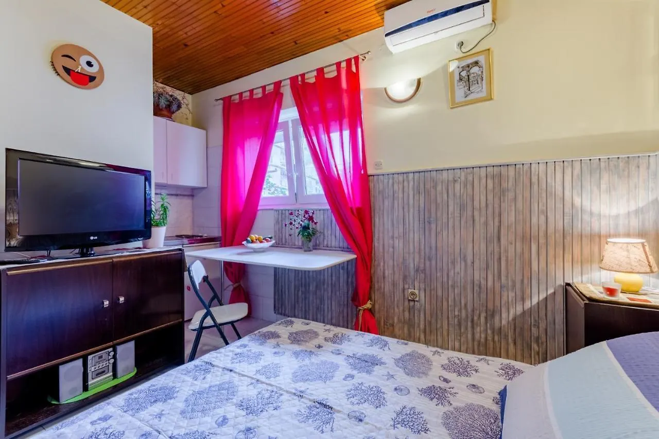 Silvana Guest House Split 2*,